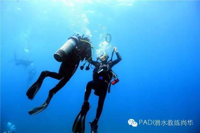 福建“小土豆”给长白山警察叔叔寄锦旗啦