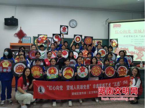 奥特曼的特殊形态，高斯变身果冻形态，杰克身体被掏空只剩皮套游戏画面